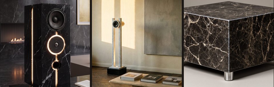 I modelli ACUSTICA affiancati: Vox Lucis in Nero Marquina, Stele Lucis in un soggiorno, il blocco del Basis Gravis 200